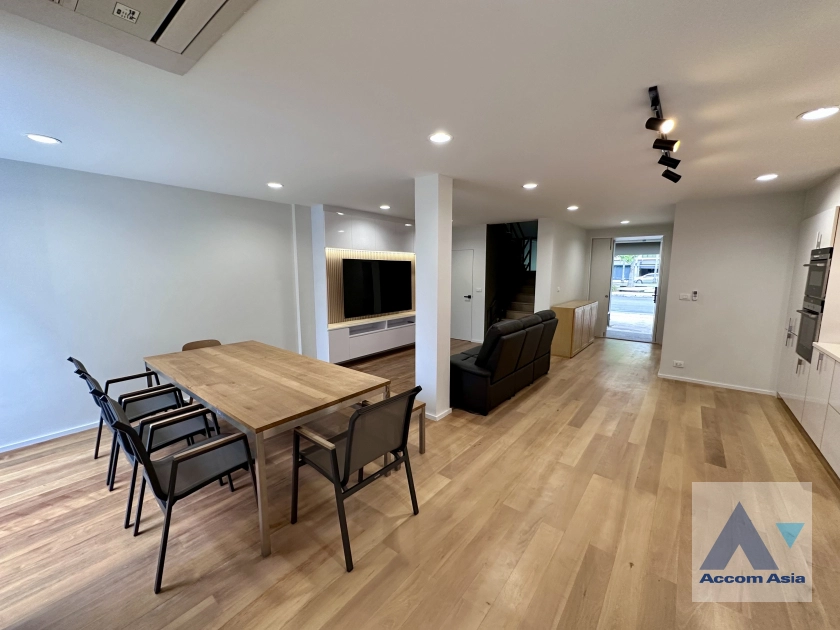4  5 br Townhouse for rent and sale in Pattanakarn ,Bangkok ARL Ramkhamhaeng at Noble Cube AA44279