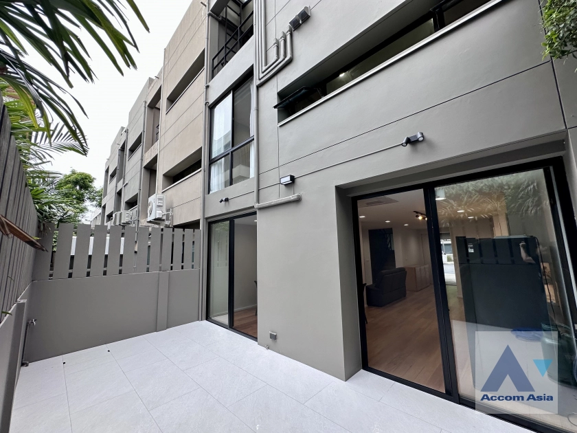 15  5 br Townhouse for rent and sale in Pattanakarn ,Bangkok ARL Ramkhamhaeng at Noble Cube AA44279