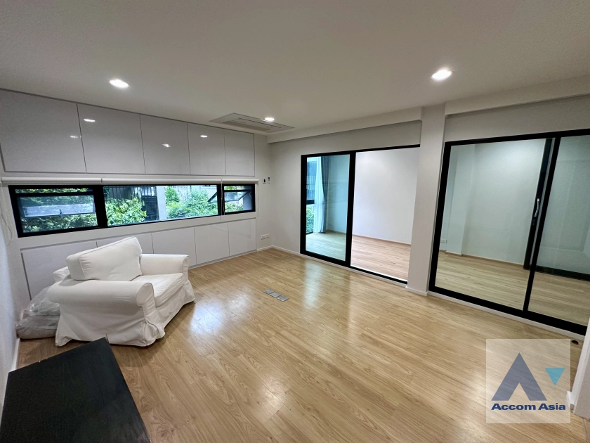7  5 br Townhouse for rent and sale in Pattanakarn ,Bangkok ARL Ramkhamhaeng at Noble Cube AA44279