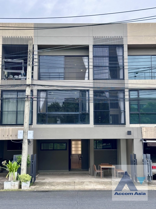 unitGarden View |  5 Bedrooms  Townhouse For Rent & Sale in Pattanakarn, Bangkok  near ARL Ramkhamhaeng (AA44279)