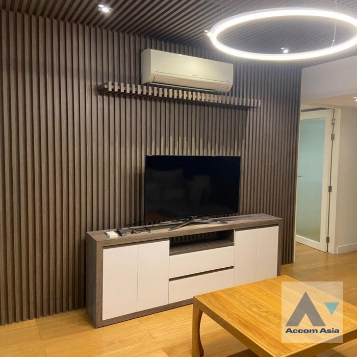 unitModern dark-toned condo with glass dining at Royal Castle (AA44283)