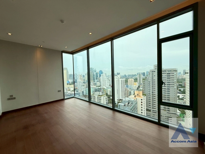 11  3 br Condominium For Sale in Sukhumvit ,Bangkok BTS Nana at Q1 Sukhumvit AA44286