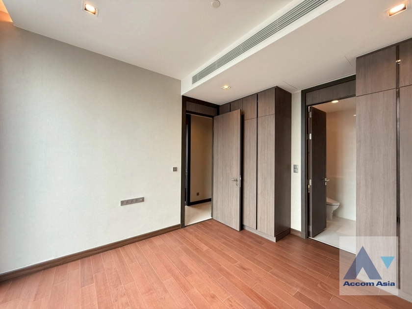 15  3 br Condominium For Sale in Sukhumvit ,Bangkok BTS Nana at Q1 Sukhumvit AA44286
