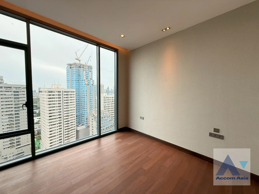 19  3 br Condominium For Sale in Sukhumvit ,Bangkok BTS Nana at Q1 Sukhumvit AA44286