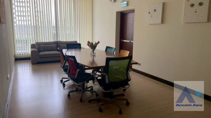 unit 3 Bedrooms  Apartment For Rent & Sale in Sukhumvit, Bangkok  near BTS Asok - MRT Sukhumvit (AA44289)