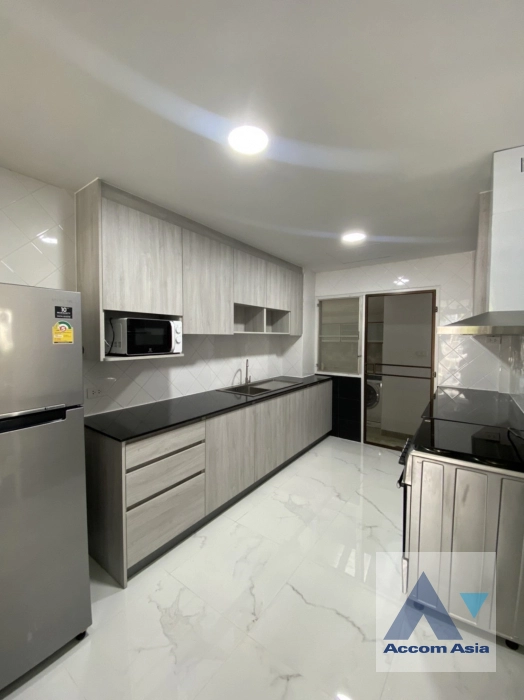 4  3 br House for rent and sale in Sathorn ,Bangkok BTS Chong Nonsi - BTS Saint Louis at Oriental Style House in Compound with Pool AA44299