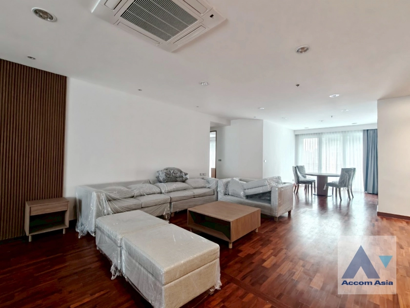 unit 5 Bedrooms  Apartment For Rent in Sukhumvit, Bangkok  near BTS Phrom Phong (AA44305)