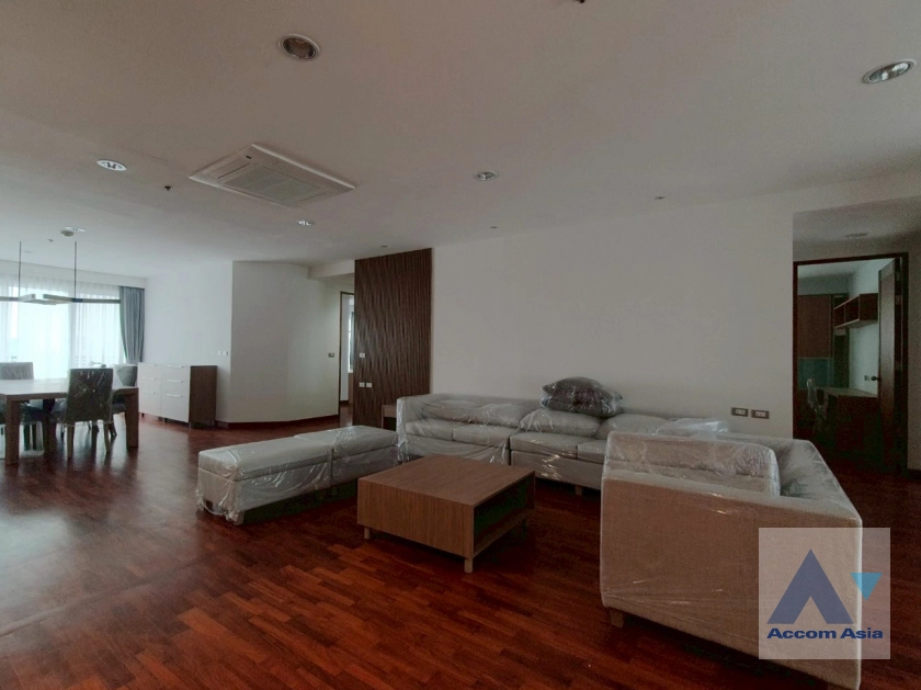 unit 5 Bedrooms  Apartment For Rent in Sukhumvit, Bangkok  near BTS Phrom Phong (AA44305)