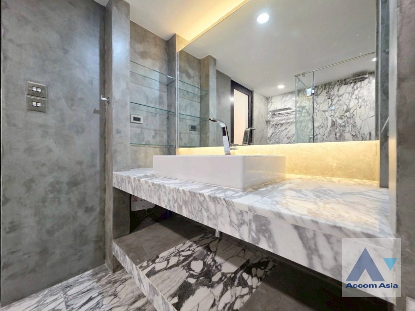 8  1 br Condominium for rent and sale in Sathorn ,Bangkok BTS Sala Daeng - MRT Lumphini at Sathorn Park Place AA44310