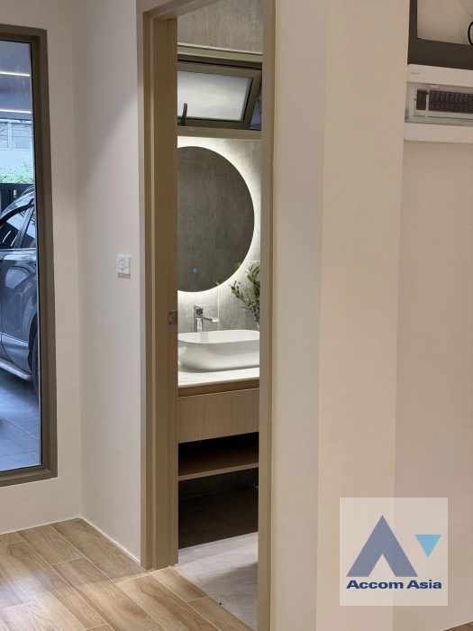 21  3 br Townhouse For Sale in Sukhumvit ,Bangkok BTS Ekkamai AA44321