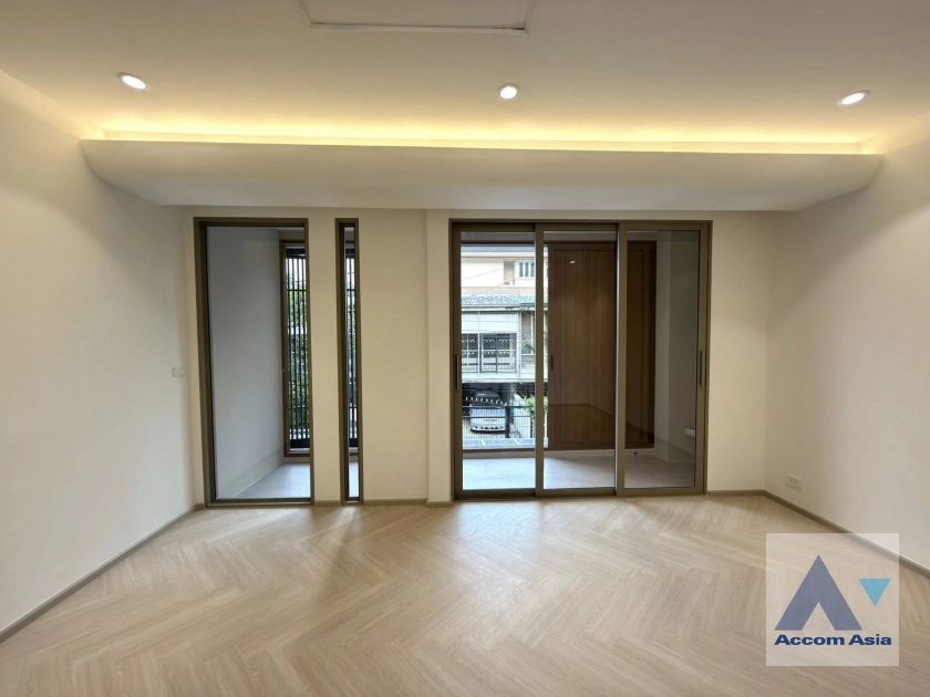 15  3 br Townhouse For Sale in Sukhumvit ,Bangkok BTS Ekkamai AA44321
