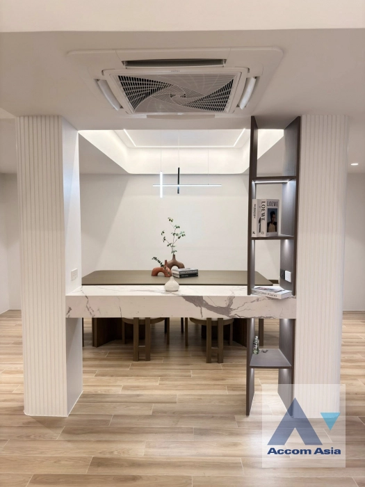 6  3 br Townhouse For Sale in Sukhumvit ,Bangkok BTS Ekkamai AA44321