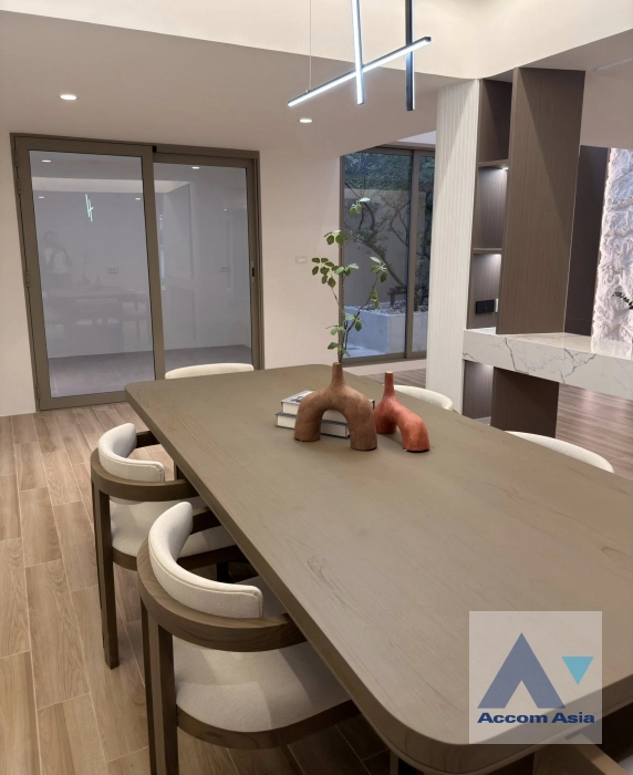 8  3 br Townhouse For Sale in Sukhumvit ,Bangkok BTS Ekkamai AA44321