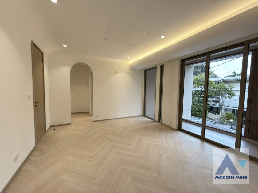 13  3 br Townhouse For Sale in Sukhumvit ,Bangkok BTS Ekkamai AA44321