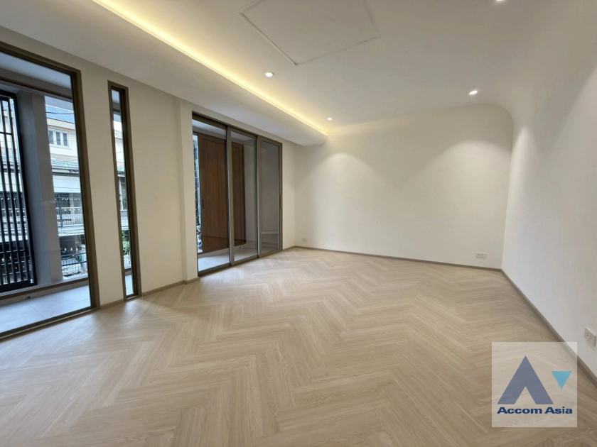 19  3 br Townhouse For Sale in Sukhumvit ,Bangkok BTS Ekkamai AA44321