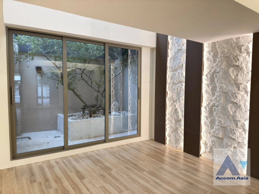 9  3 br Townhouse For Sale in Sukhumvit ,Bangkok BTS Ekkamai AA44321