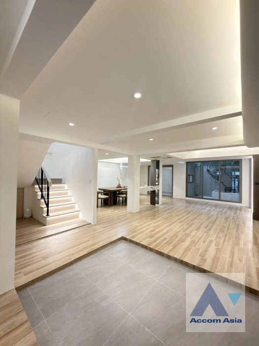  1  3 br Townhouse For Sale in Sukhumvit ,Bangkok BTS Ekkamai AA44321