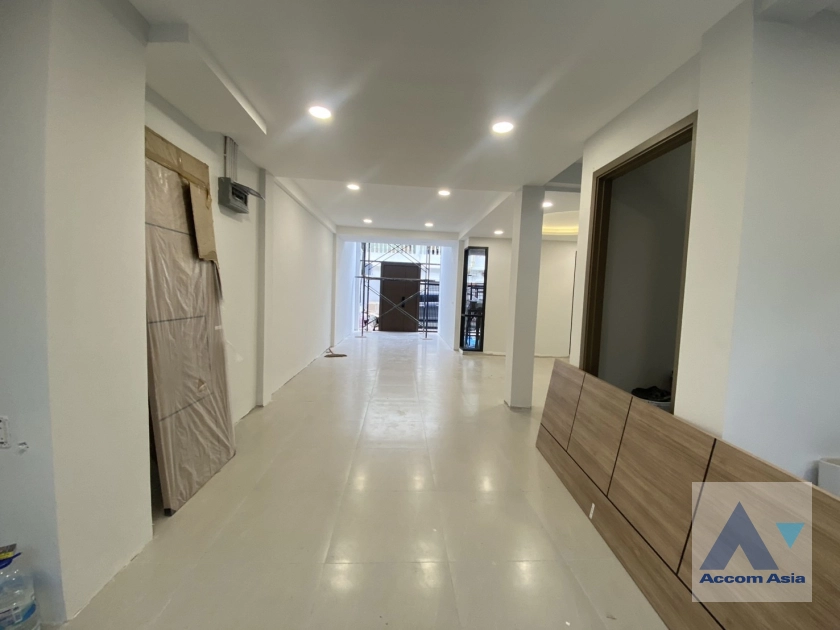  1  3 br House For Sale in Sukhumvit ,Bangkok BTS Ekkamai AA44322
