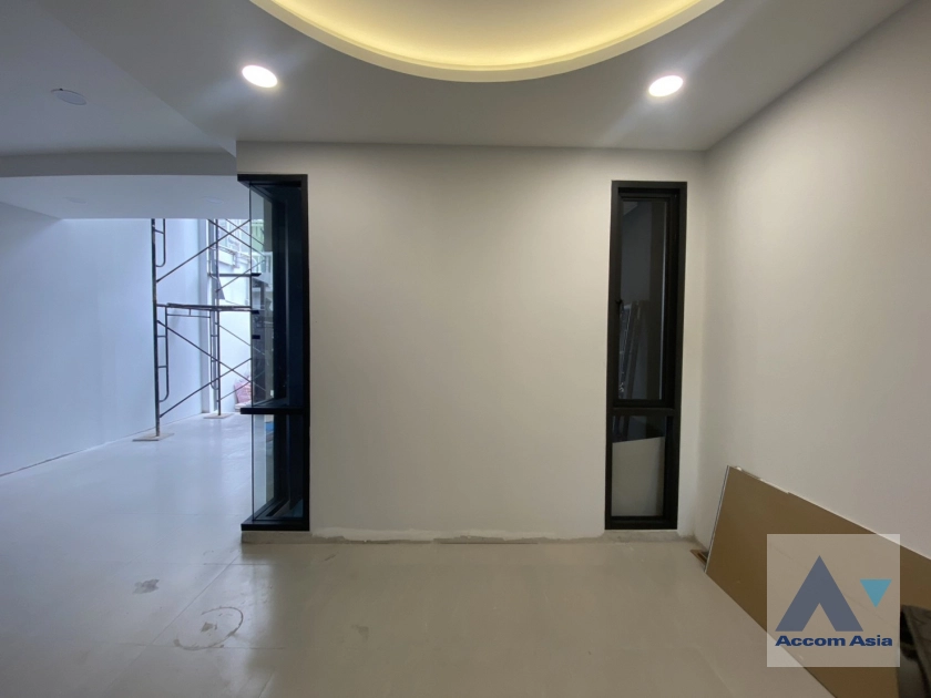 4  3 br House For Sale in Sukhumvit ,Bangkok BTS Ekkamai AA44322