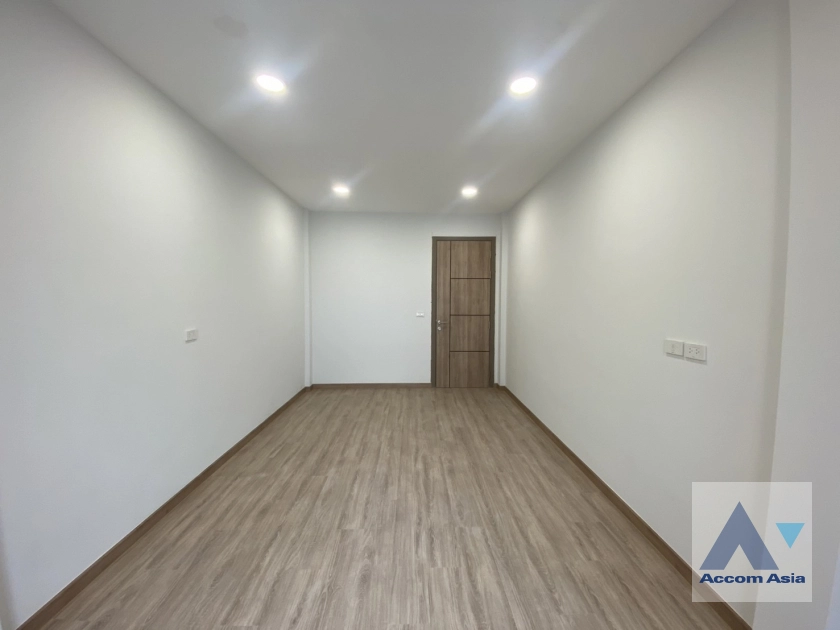 7  3 br House For Sale in Sukhumvit ,Bangkok BTS Ekkamai AA44322