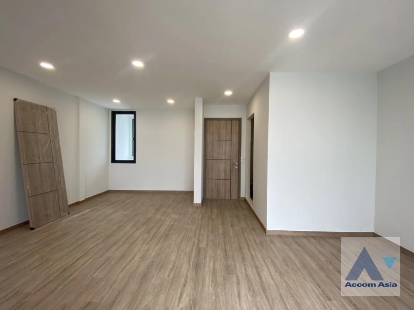 11  3 br House For Sale in Sukhumvit ,Bangkok BTS Ekkamai AA44322