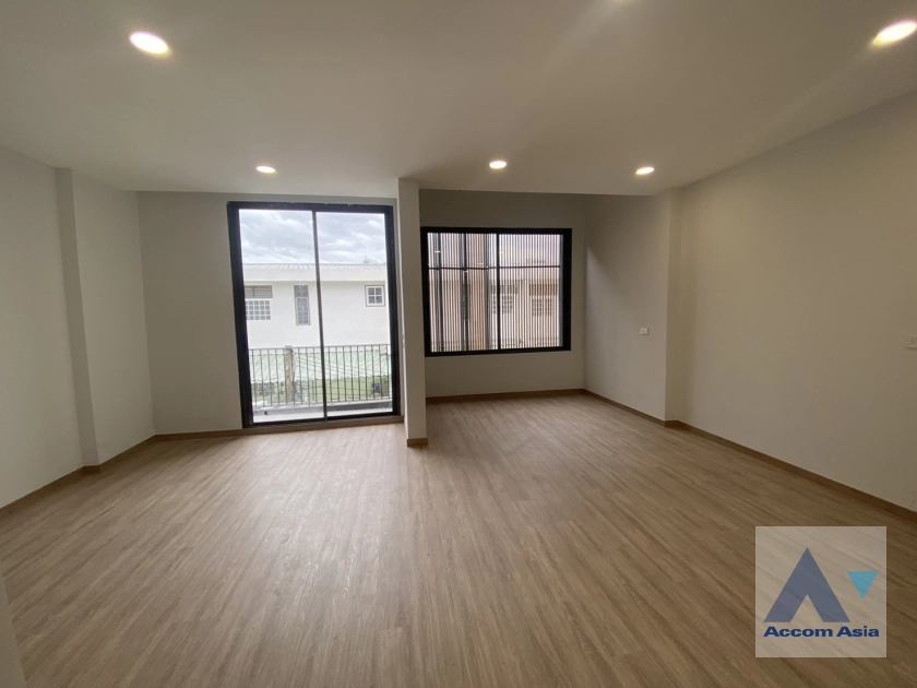 9  3 br House For Sale in Sukhumvit ,Bangkok BTS Ekkamai AA44322