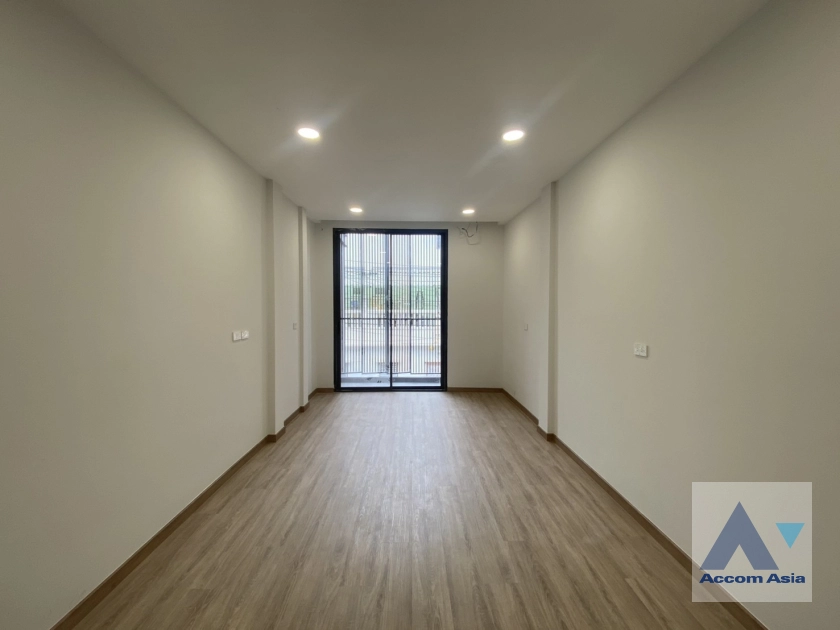 8  3 br House For Sale in Sukhumvit ,Bangkok BTS Ekkamai AA44322