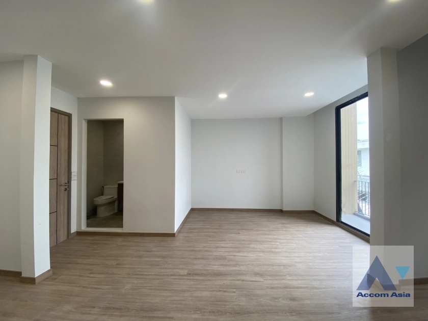 10  3 br House For Sale in Sukhumvit ,Bangkok BTS Ekkamai AA44322