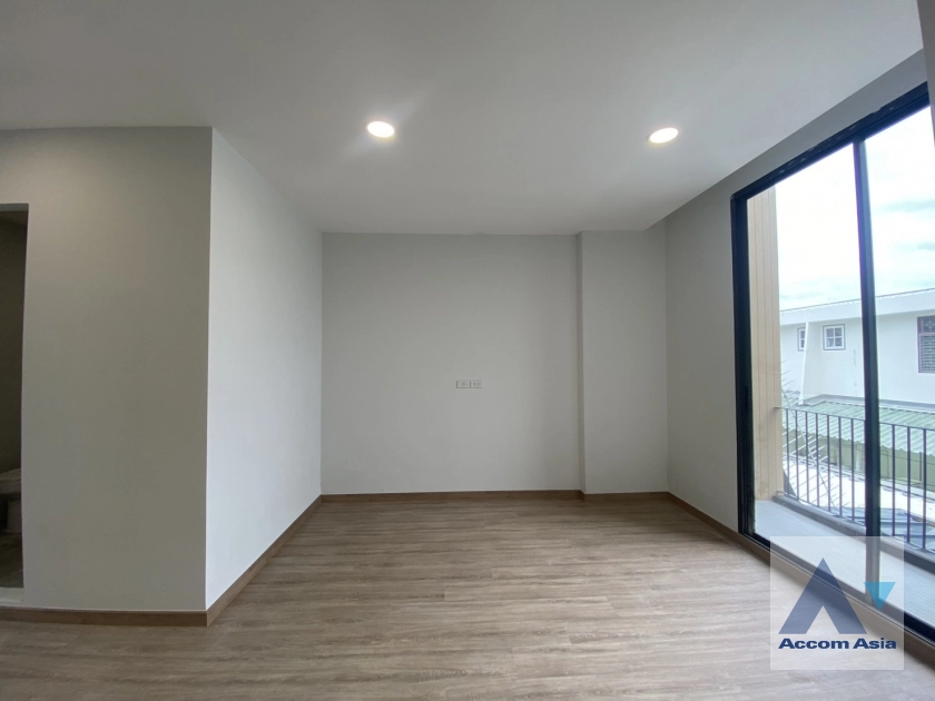 14  3 br House For Sale in Sukhumvit ,Bangkok BTS Ekkamai AA44322