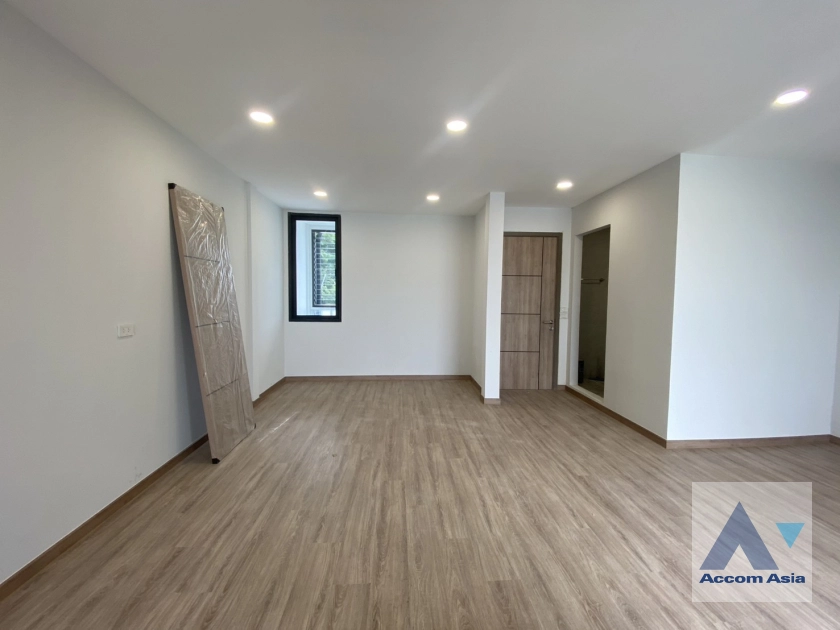 12  3 br House For Sale in Sukhumvit ,Bangkok BTS Ekkamai AA44322