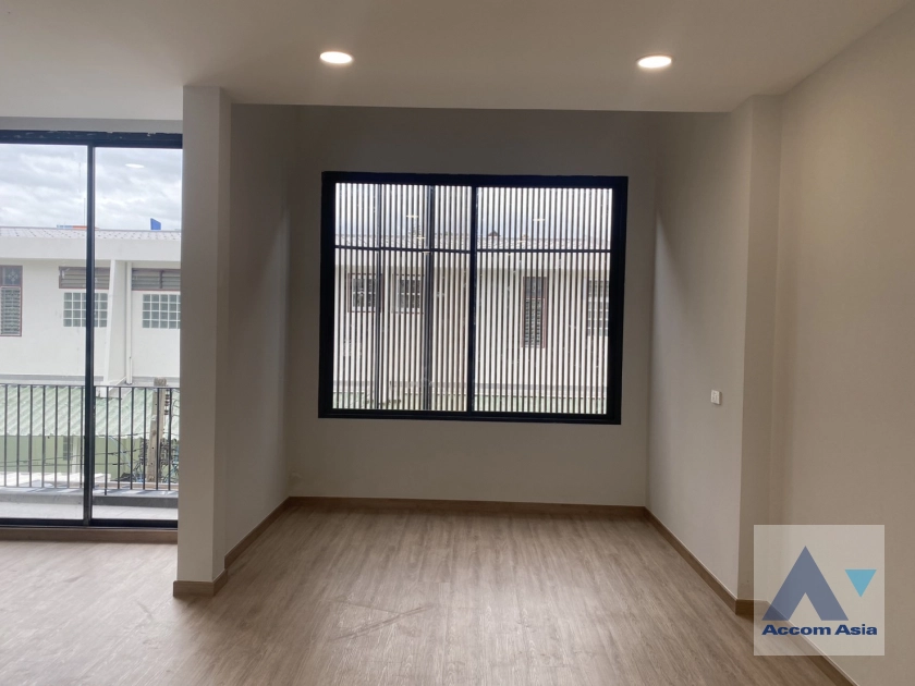15  3 br House For Sale in Sukhumvit ,Bangkok BTS Ekkamai AA44322
