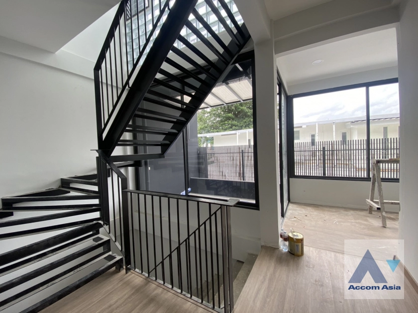 unitNewly renovated |  3 Bedrooms  House For Sale in Sukhumvit, Bangkok  near BTS Ekkamai (AA44322)