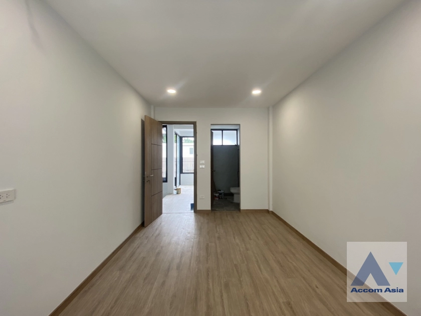 24  3 br House For Sale in Sukhumvit ,Bangkok BTS Ekkamai AA44322