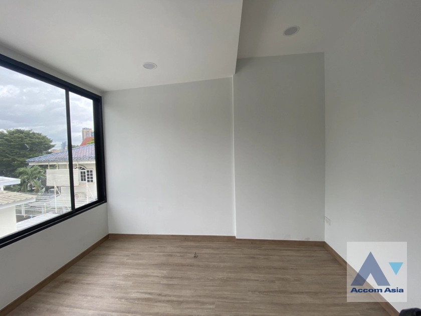 22  3 br House For Sale in Sukhumvit ,Bangkok BTS Ekkamai AA44322