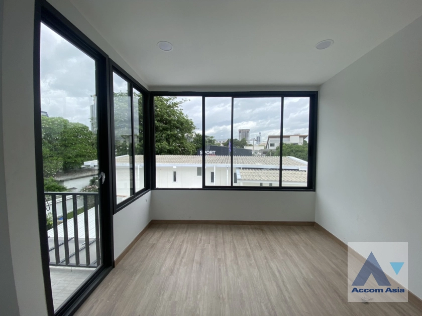 21  3 br House For Sale in Sukhumvit ,Bangkok BTS Ekkamai AA44322