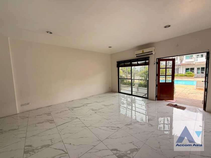 unit 4 Bedrooms  Townhouse For Rent & Sale in Sukhumvit, Bangkok  near BTS Phra khanong (AA44324)
