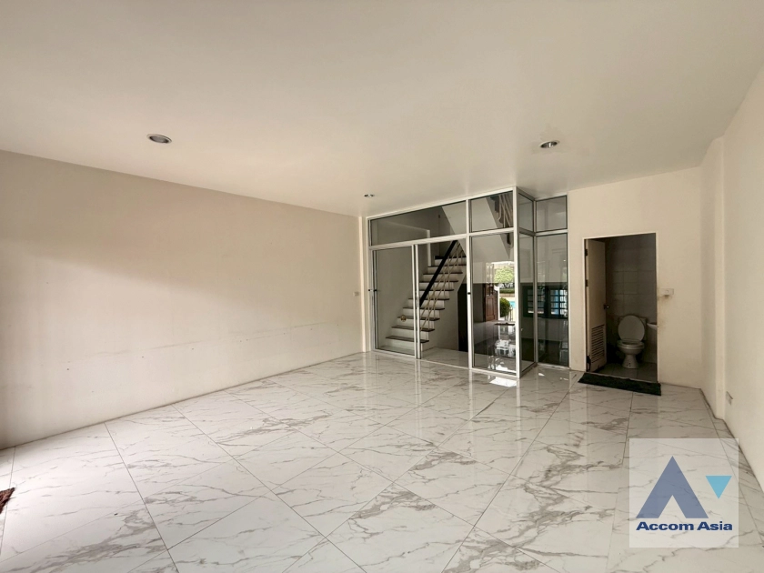 unit 4 Bedrooms  Townhouse For Rent & Sale in Sukhumvit, Bangkok  near BTS Phra khanong (AA44324)