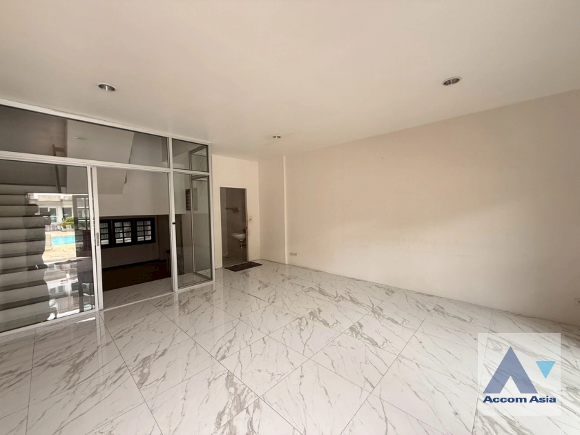 unit 4 Bedrooms  Townhouse For Rent & Sale in Sukhumvit, Bangkok  near BTS Phra khanong (AA44324)
