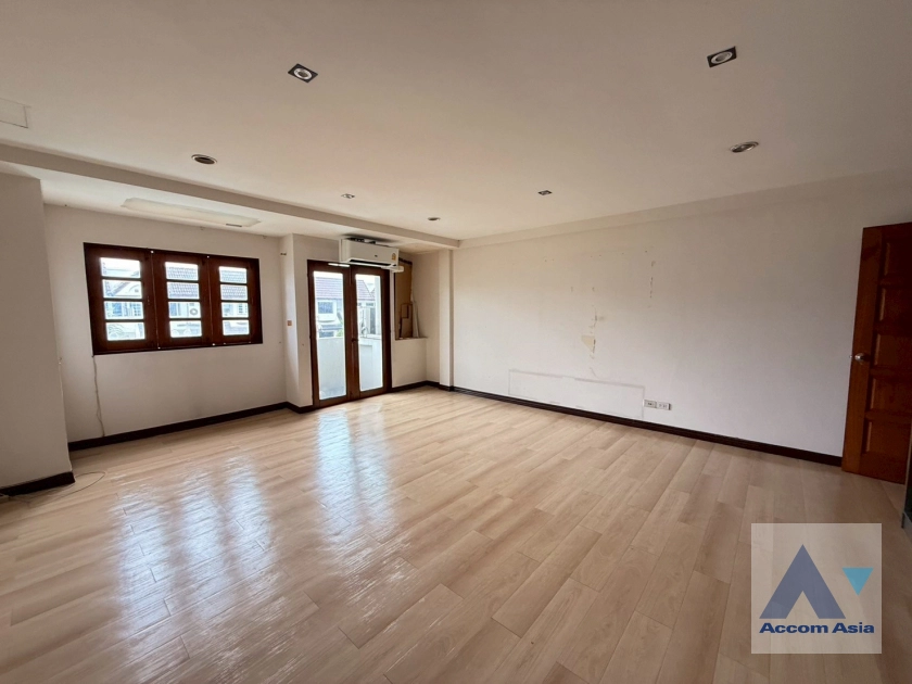 16  4 br Townhouse for rent and sale in Sukhumvit ,Bangkok BTS Phra khanong at Regent 71 AA44324