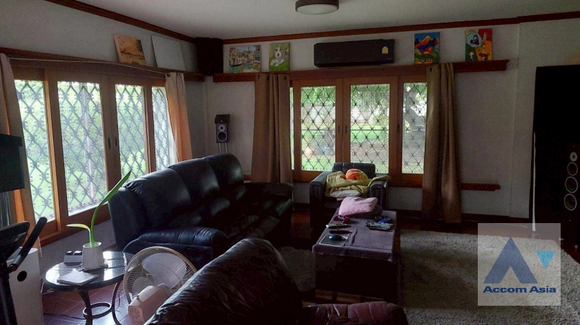 9  4 br House for rent and sale in Pattanakarn ,Bangkok MRT Kalantan at UEA Suk Village AA44328