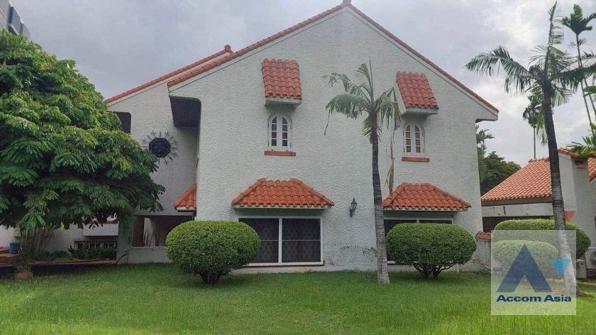 unitPet friendly |  4 Bedrooms  House For Rent & Sale in Pattanakarn, Bangkok  near  Kalantan (AA44328)