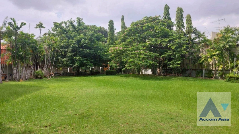 unitPet friendly |  4 Bedrooms  House For Rent & Sale in Pattanakarn, Bangkok  near  Kalantan (AA44328)