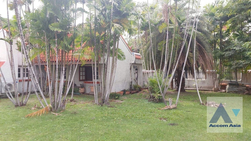 13  4 br House for rent and sale in Pattanakarn ,Bangkok MRT Kalantan at UEA Suk Village AA44328
