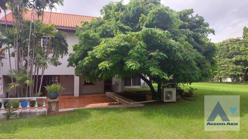 6  4 br House for rent and sale in Pattanakarn ,Bangkok MRT Kalantan at UEA Suk Village AA44328