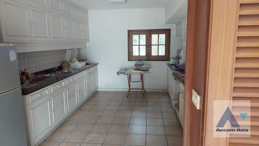 18  4 br House for rent and sale in Pattanakarn ,Bangkok MRT Kalantan at UEA Suk Village AA44328