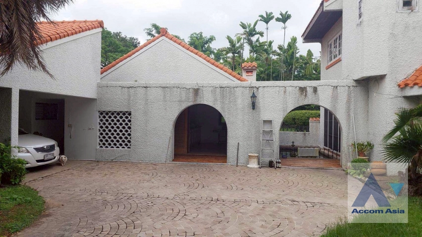 19  4 br House for rent and sale in Pattanakarn ,Bangkok MRT Kalantan at UEA Suk Village AA44328