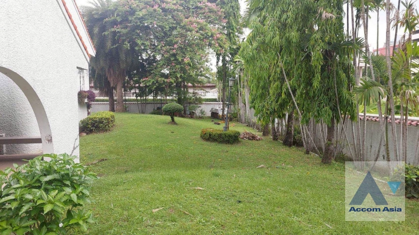 16  4 br House for rent and sale in Pattanakarn ,Bangkok MRT Kalantan at UEA Suk Village AA44328