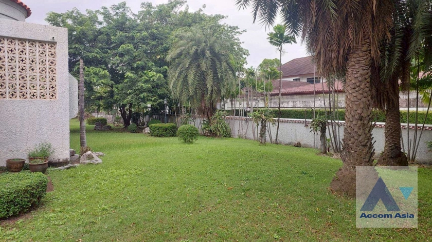 15  4 br House for rent and sale in Pattanakarn ,Bangkok MRT Kalantan at UEA Suk Village AA44328