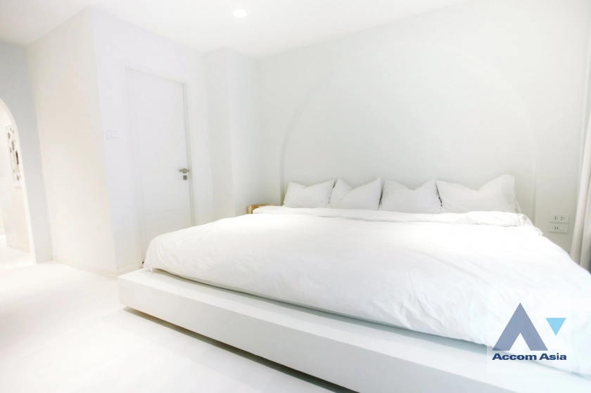 10  2 br Condominium for rent and sale in Ploenchit ,Bangkok BTS Ploenchit at Navin Court AA44330