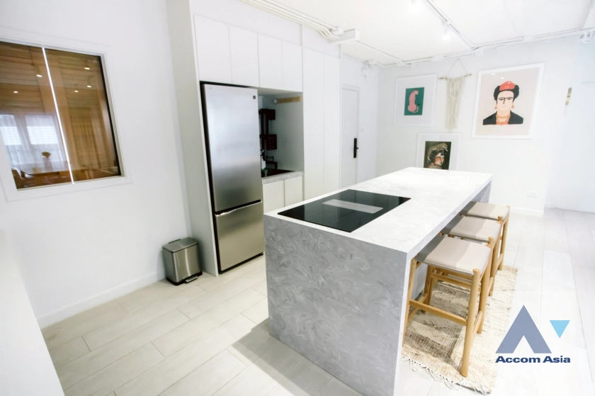 unitNewly renovated |  2 Bedrooms  Condominium For Rent & Sale in Ploenchit, Bangkok  near BTS Ploenchit (AA44330)